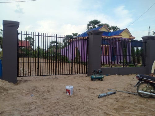 លក់ ឬ ជួល លើផ្លូវ 130  250$/ខែ