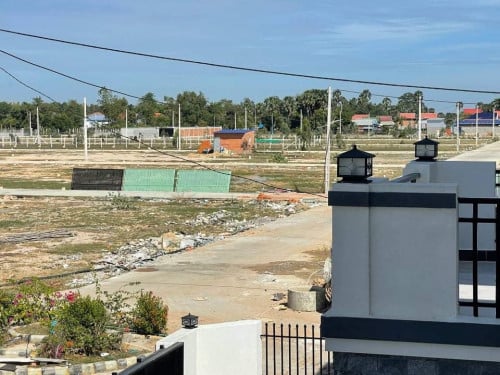 ដីលក់បន្ទាន់ ឬ វ៉ៃដូរ ជាមួយរថយន្ត ក៏បាន