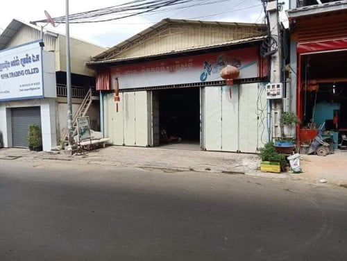 ឃ្លាំងលក់រឺជួល