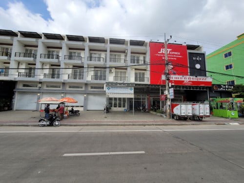 ផ្ទះអាជីវកម្មលក់បន្ទាន់ ស្ថិតនៅលើផ្លូវទួលពង្រ