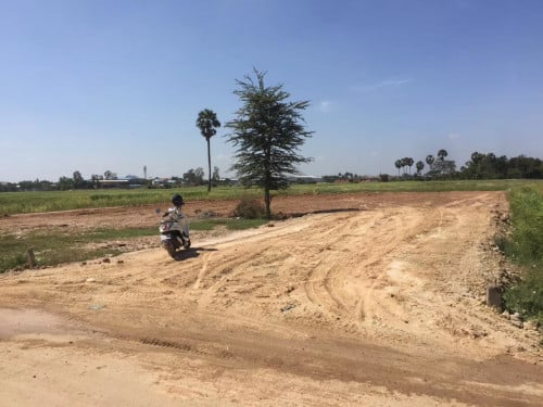 ដីលក់ ទំហំ2113m2 នៅភូមិព្រៃល្វា សង្កាត់ចោមចៅ២ ភ្នំពេញ