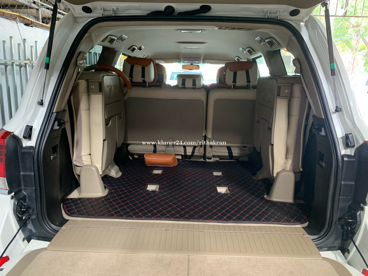 Toyota Land cruiser GXR V6 2009 up 2020 in Phnom Penh, Cambodia on