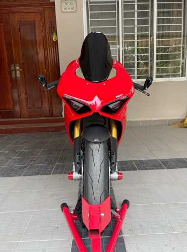 Ducati v4s ឆ្នាំ018 ធានាម៉ូតូថ្មីណាស់