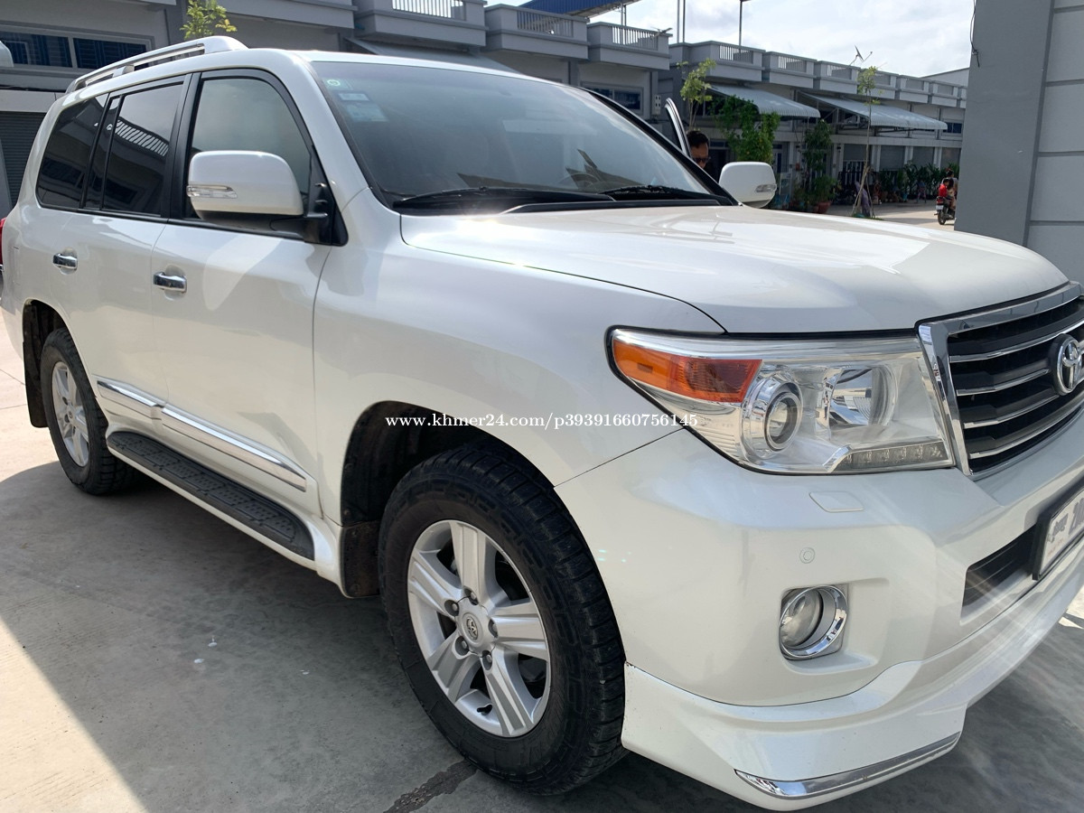 Toyota LandCruiser 2013 GXR Full in Phnom Penh, Cambodia on