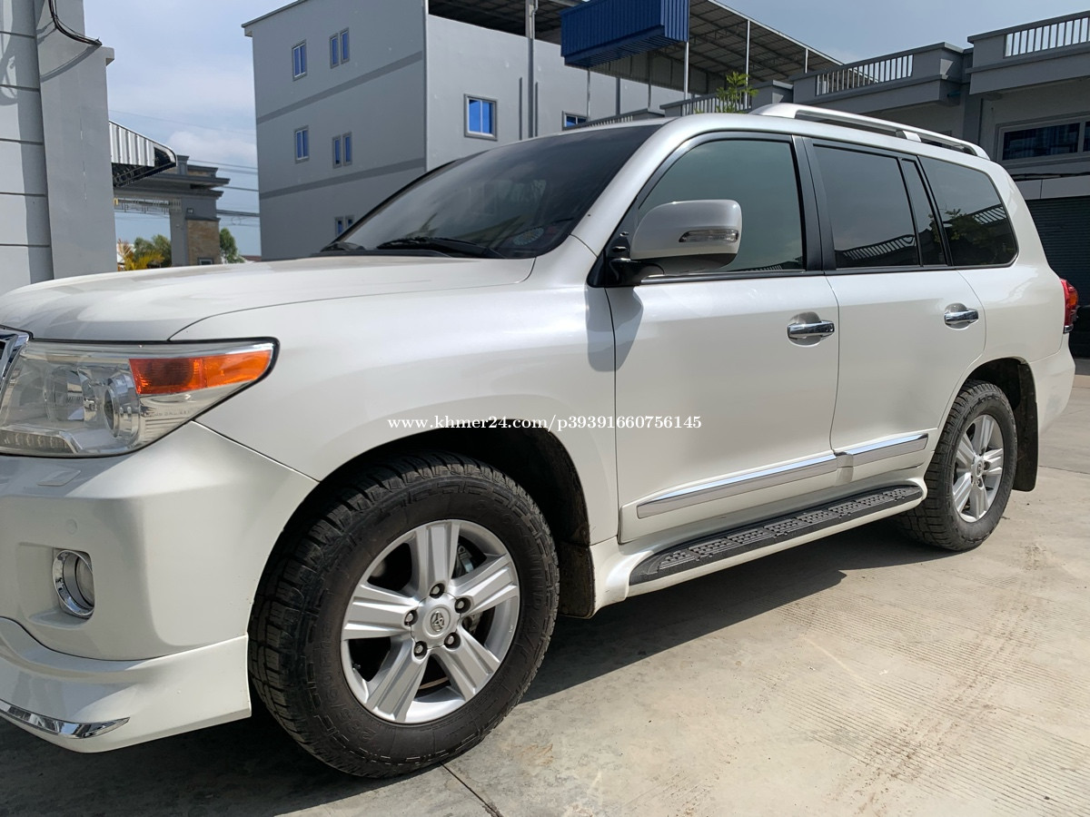 Toyota LandCruiser 2013 GXR Full in Phnom Penh, Cambodia on