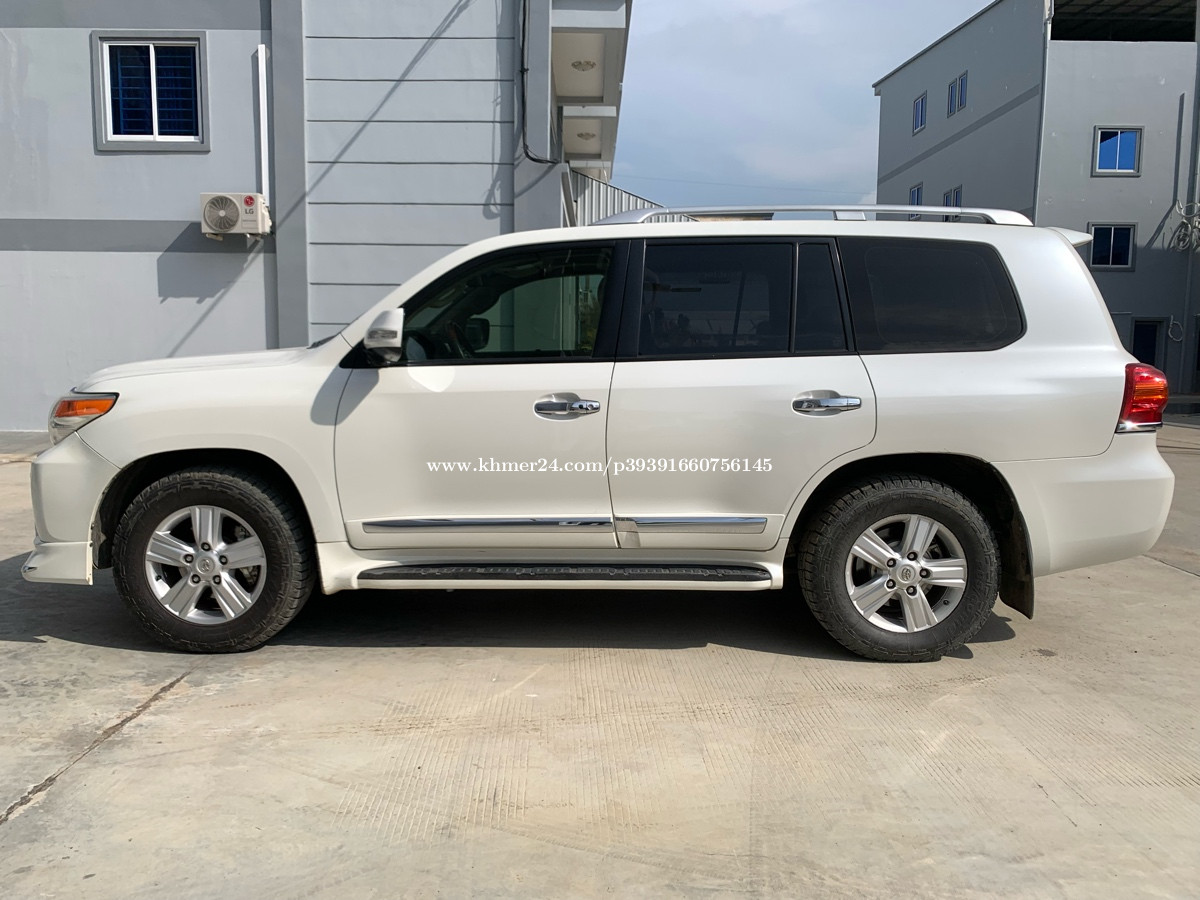 Toyota LandCruiser 2013 GXR Full in Phnom Penh, Cambodia on