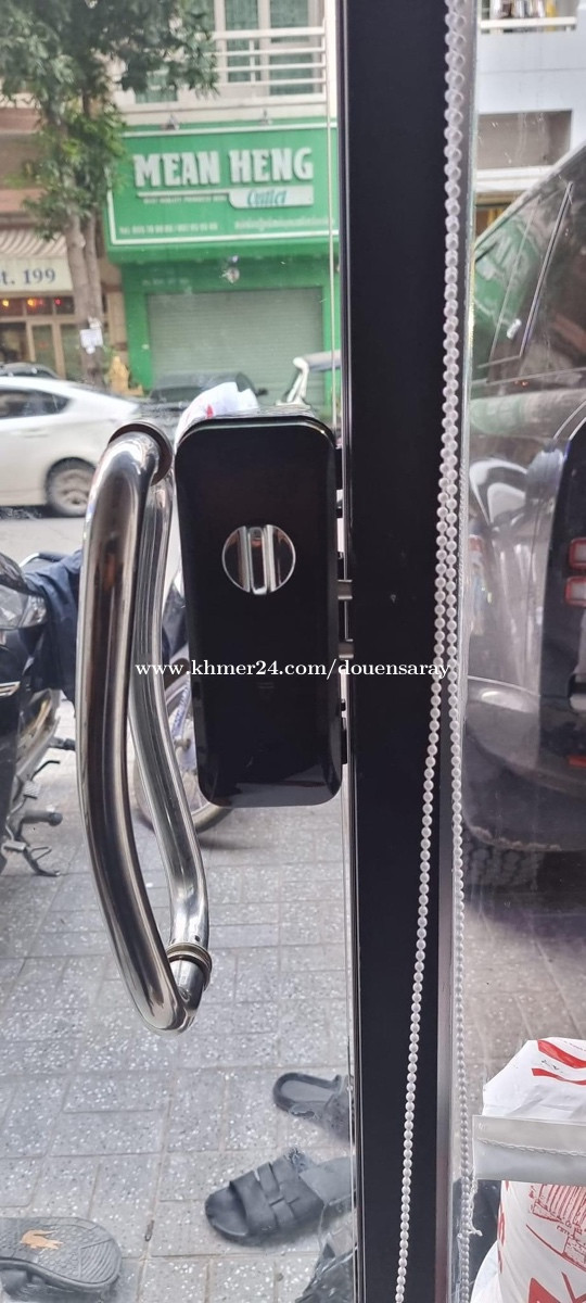 សោរទ្វារកញ្ចក់ សោរស្កេនក្រយ៉ៅដៃ Glass door lock , Price 195 in Phnom