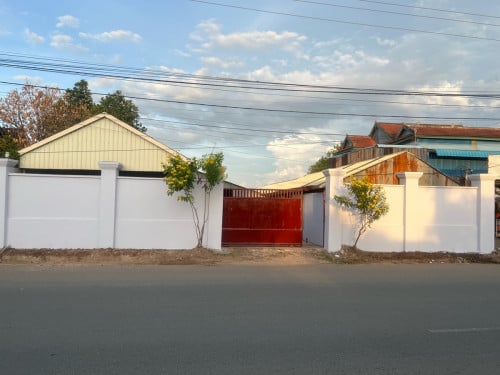 ដីឃ្លាំងសម្រាប់ជួល