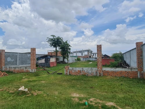 ដីជិតបឹងតាមោក ក្រោយផ្សាពញ្ញាពន់ ម្ចាស់ផ្ទាល់