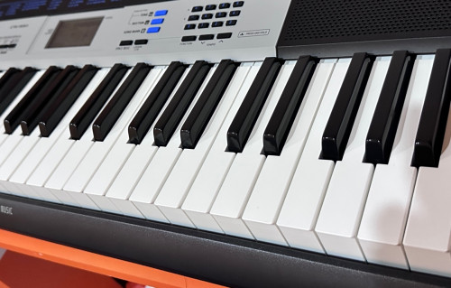 ចរចារ Casio full size keyboard 99.99%