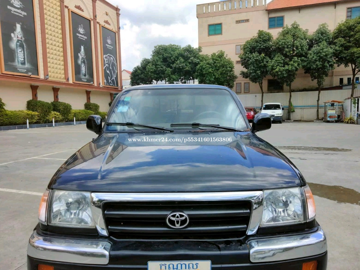 Toyota 1998 V6 pong2 in Phnom Penh, Cambodia on