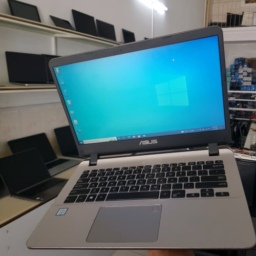 ស្តើងស្រាលងាយយកតាមខ្លួន