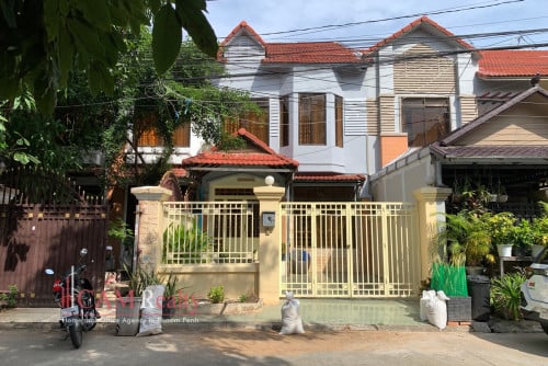 Chroy Changvar area| 3 bedrooms semi-villa in gated community for rent