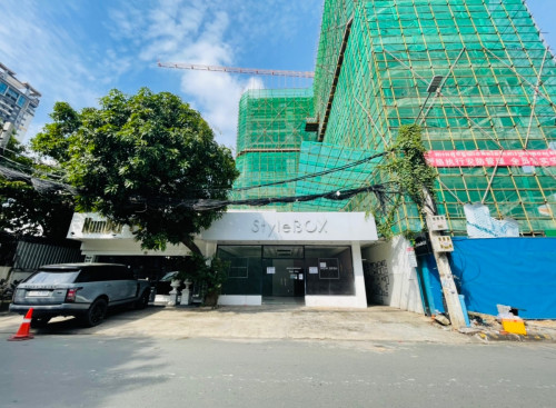 Commercial Shop-Showroom For Rent Located In Beoung Keng Kang 1 (BKK1), Prime Location, 8mx11m, 2,500$ Per Month, Good For All Business
