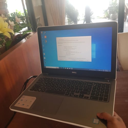 DELL នៅអេម