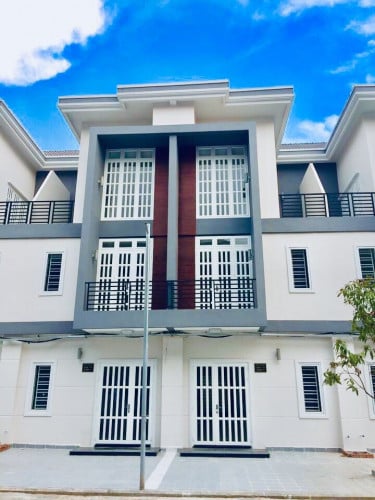 ផ្ទះវីឡាកូនកាត់ TownVilla (លក់បន្ទាន់)