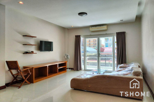 Big Balcony 2 Bedrooms Apartment for Rent in Toul Tompoung area
