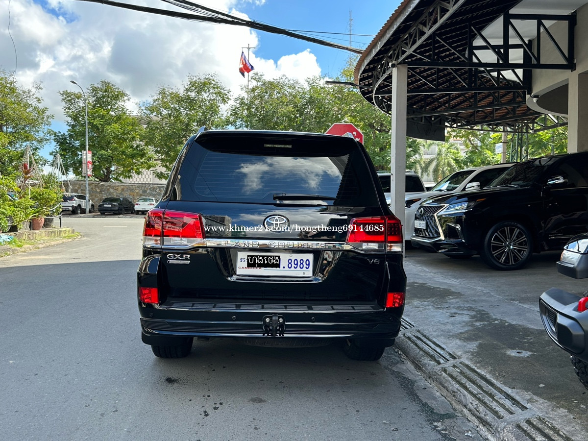 landcruiser in Phnom Penh, Cambodia on