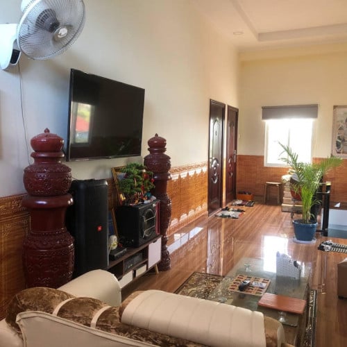 ផ្ទះ​អាជីវកម្ម​ សង្កាត់​ពងទឹក