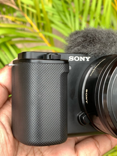Sony ZV-E10 និង Lens 16-50mm ល្អប្រើសម្រាប់ការថតវីដេអូ រូបសន្លឹក និង ការយកទៅ Live លក់ផលិតផល