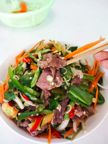មានលក់គ្រឿងក្លែម ងៀតគោ/ក្របី ភ្លាសាច់គោ សរសៃមាន់បំពង ញាំមីសួរ
