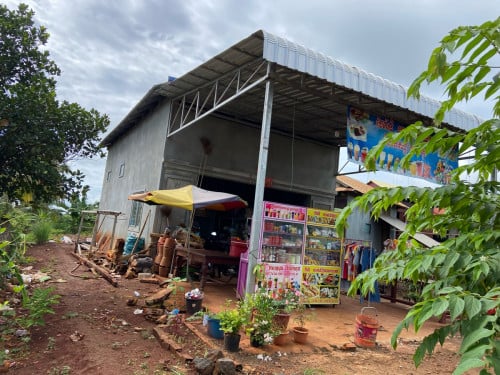 លក់ដីផ្ទះបន្ទាន់លុយ ទំហំដី 10*40ឞ ទំហំផ្ទះ 6*12ឞ សំយ៉ាបមុខ 6ឞ