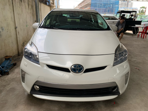 រថយន្តទេីបតែរៀបចំរួចរាល់​ Toyota​ Prius 2013 Full option 5 Plug -in ស្លាយកុងទ័រ គុជបី​ ពូកស្បែកស្រុីន​ ថ្មីកប់សេរី