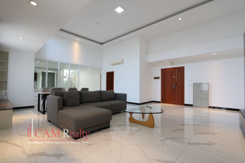 3 bedrooms serviced duplex penthouse apartment for rent in Daun Penh area–Phnom Penh.