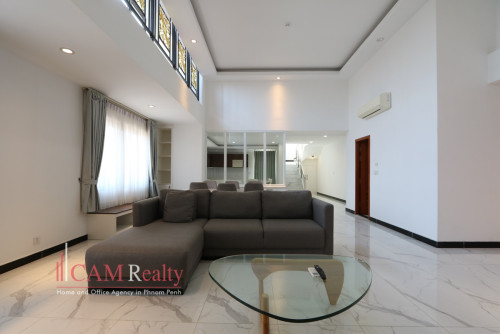 3 bedrooms serviced duplex penthouse apartment for rent in Daun Penh area–Phnom Penh.