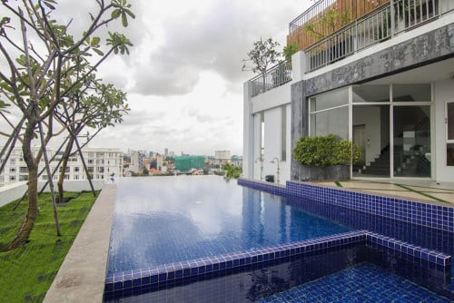 Serviced apartment one beds with gym and pool for rent nearby Bassac Lane