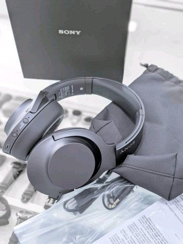 SONY WH-H900N hear on 2 Grey Silver 95%