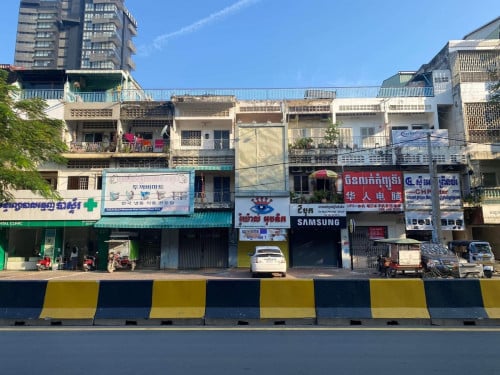 ផ្ទះអាជីវកម្មលក់បន្ទាន់តំលៃក្រោមទីផ្សារ30% មានចំណូលពីការជួលប្រចាំខែ$650 ស្ថិតលើផ្លូវកម្ពុជាក្រោម