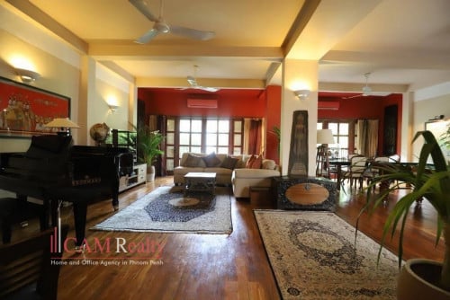 5 bedrooms townhouse for sale in Daun Penh – Phnom Penh វីឡាធំនៅខណ្ឌដូនពេញ