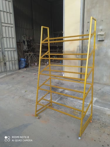 ធ្នើរតាំងផ្កា