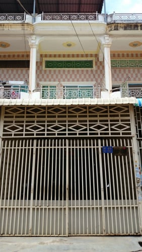 ផ្ទះលក់ នៅជិតផ្សារសេនជូរីផ្លាសា ពោធិ៍ចិនតុង( ចុះពីផ្លូវសហព័ន្ធរុស្សីតែ 30 ម៉ែត្រ)