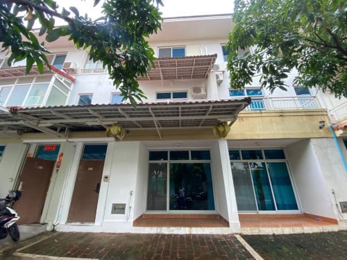 4 Bedroom link house House available for rent in Camko City