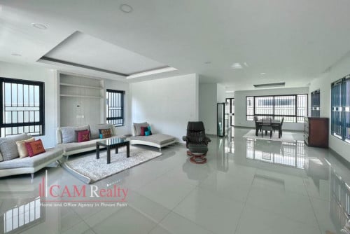 5 Bedrooms Queen Villa For Rent in Borey Chip Mong Land 50M