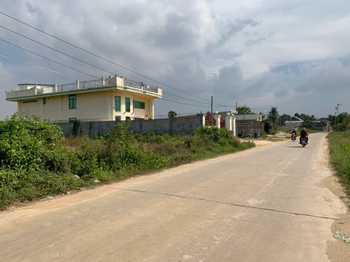 A very good house for either residence and business operation