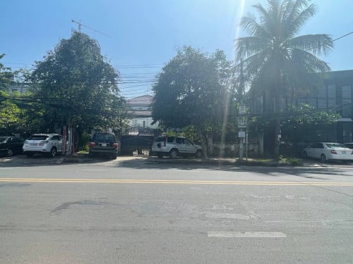 ដីលក់  ទីតាំងល្អនៅលើផ្លូវធំ សម្រាប់ប្រកបអាជីវកម្មគ្រប់ប្រភេទនៅបឹងកក់ទី2, Property Code: VBRE00973