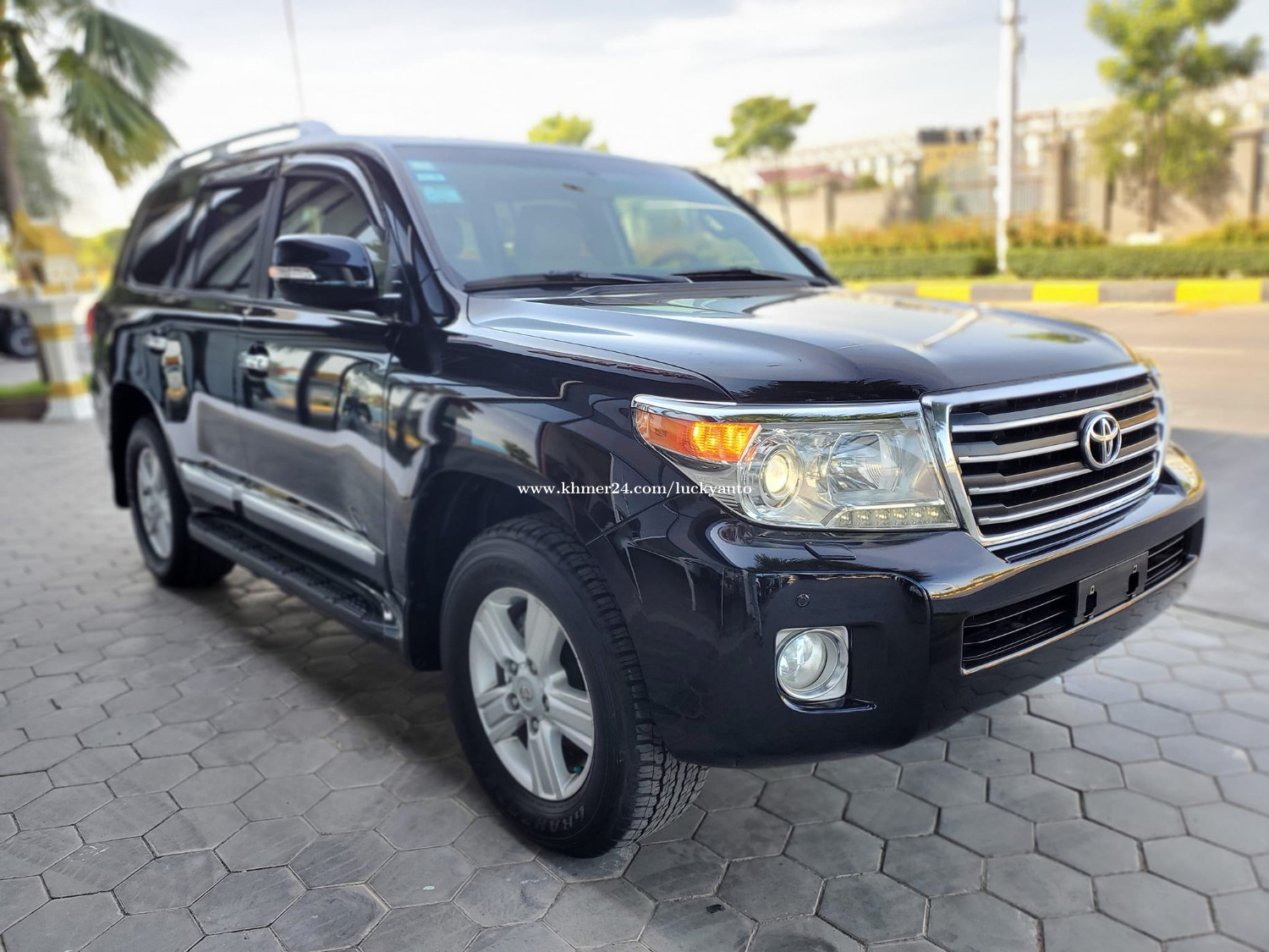 Land Cruiser V6 full ក្នុង ភ្នំពេញ, កម្ពុជា on