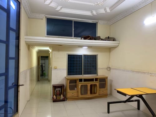 ផ្ទះជួលជាន់ទី2 (ក្បែលផ្សារអូឬស្សី និងផ្សារទំនើបស៊ីធីម៉ល)