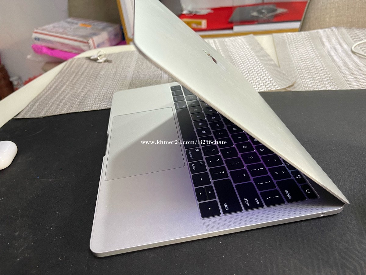 MacBook Pro 13inch 2016 Ram8G 256G price $625.00 in Phnom Penh