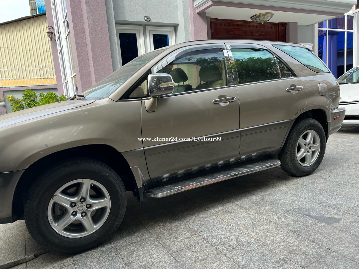 sale urgent Lexus RX300 99 P2 Price 8800.00 in Phnom Penh, Cambodia