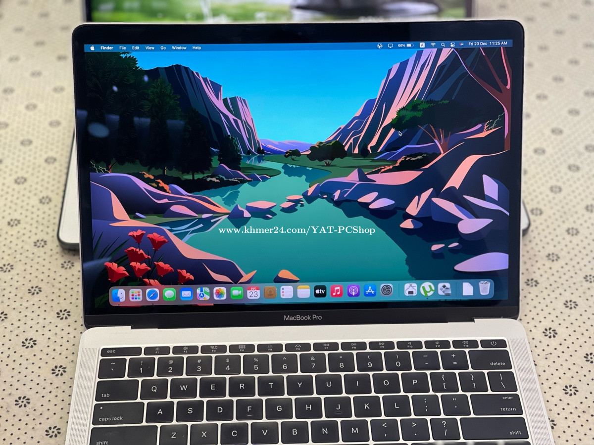 MacBook Pro 2016 i7/16GB/256gb 13inch Price $700.00 in Phnom Penh