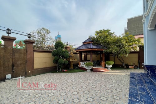 5 bedrooms villa for rent in Sangkat Boeng Kak 2, Tuol Kork