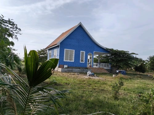 kohdach with house and land (50x50m) for rent