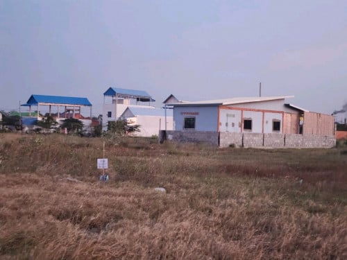 ដីលក់បន្ទាន់ក្រោយរោងចក្រស៊ីភីចំណីសត្វផ្សារបែកចានតម្លៃក្រោមទីផ្សារ។