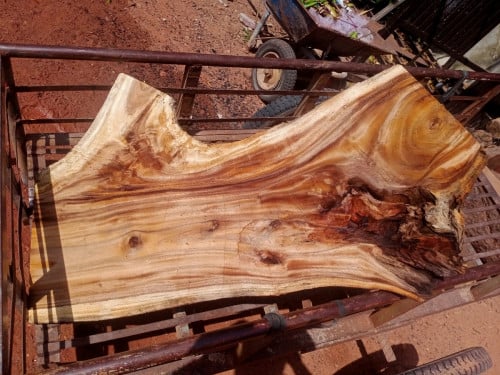 គ្រឿងសង្ហារឹមបងប្អូនត្រូវការអាចកម្មង់បាន។