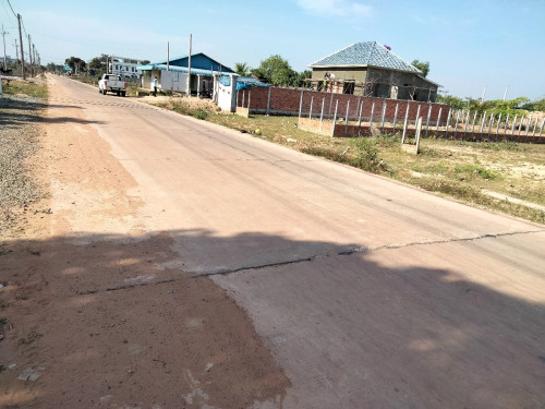 ដីលក់ជាប់ផ្លូវបេតុងក្នុងក្រុងសៀរាប