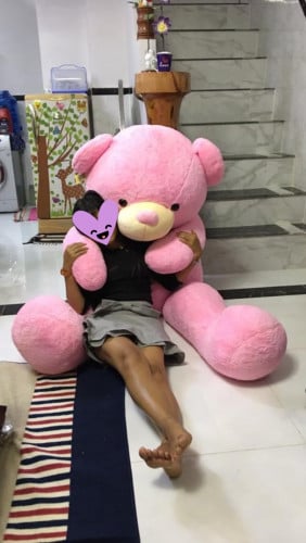 តុក្កតា​ធំខ្លាំងមួយទឹកនៅថ្មីកំពស់1ម៉ែត្រជាង